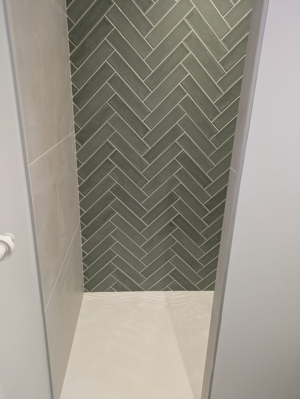 Douche italienne — pose en chevron